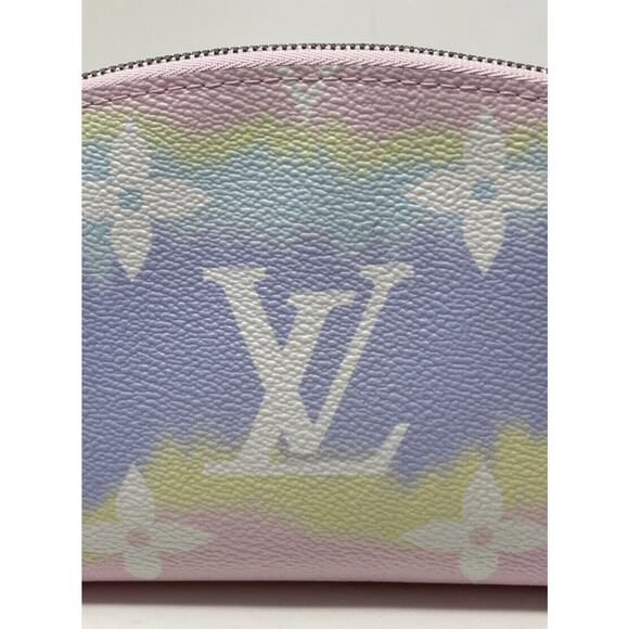 Louis Vuitton Monogram Giant LV Escale Pochette Cosmetic Cosmetic Pouch - Picture 8 of 12